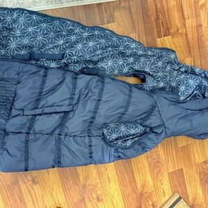 lululemon athletica Navy Blue Vest with White Star Pattern reversible size Med